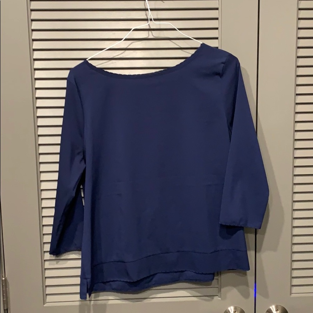 Basic navy blue top!